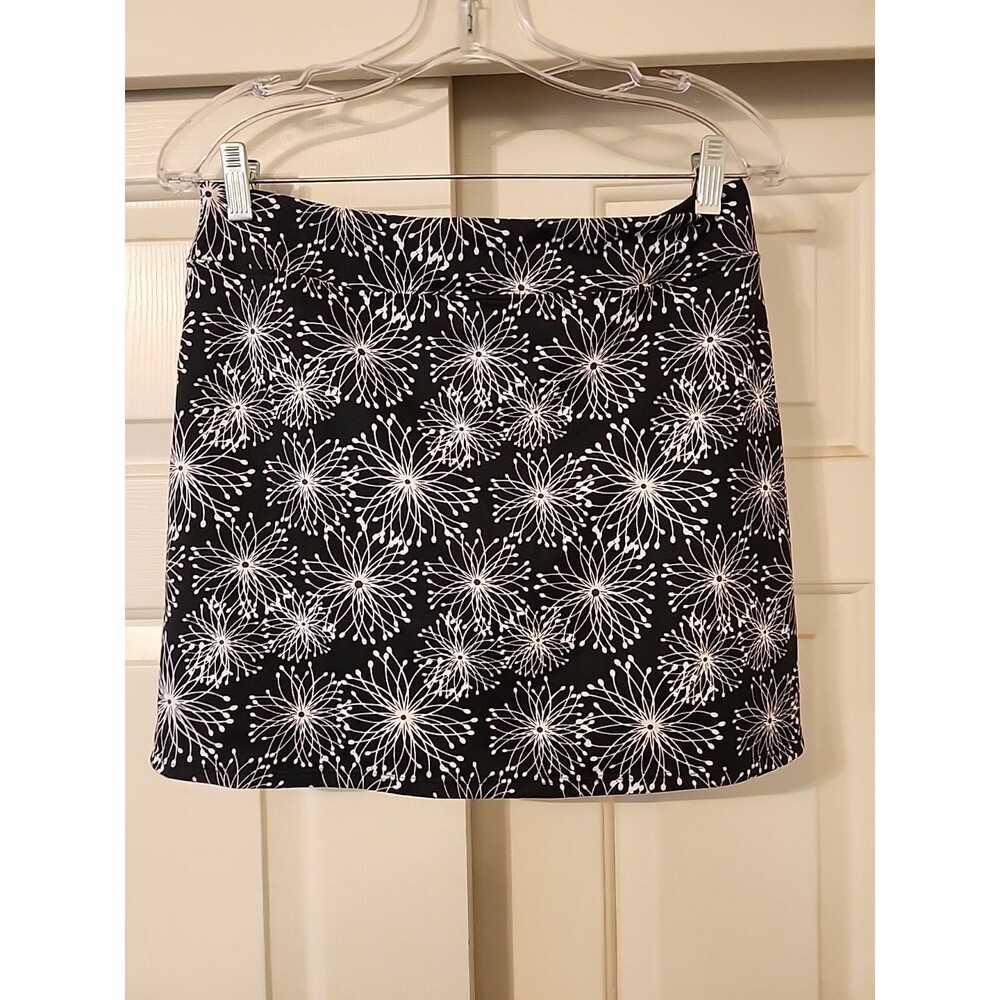 Tranquility Black Floral Skort Size M White Flower Print Active Casual Golf - Picture 5 of 6